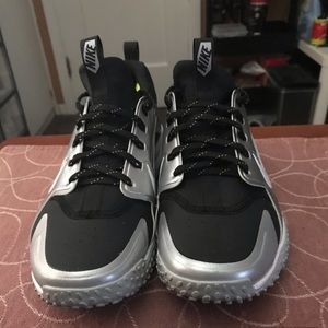 Nike Alpha Huracahes & Size: 8